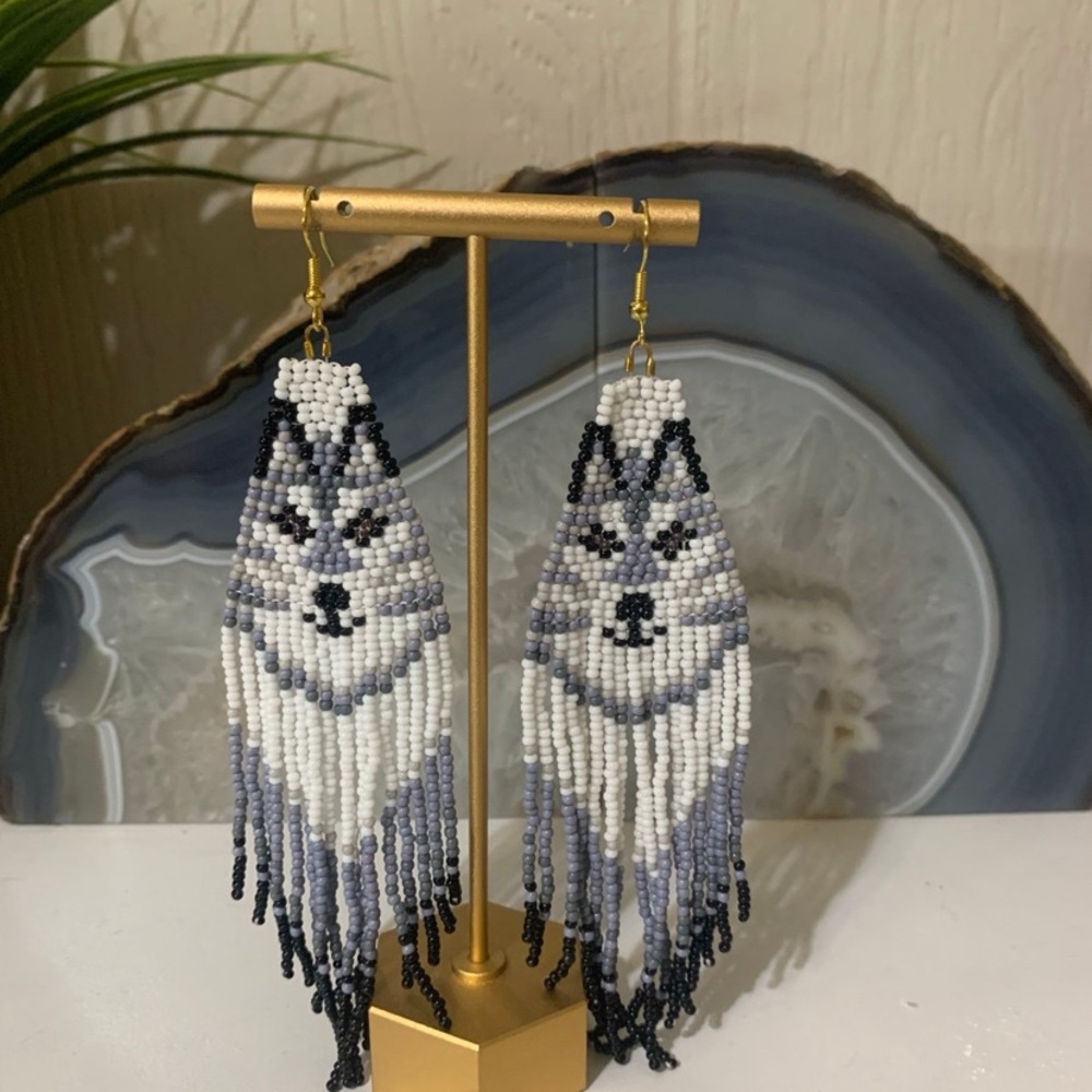 Elegant Beaded Wolf Earrings in Black, White, and Gray